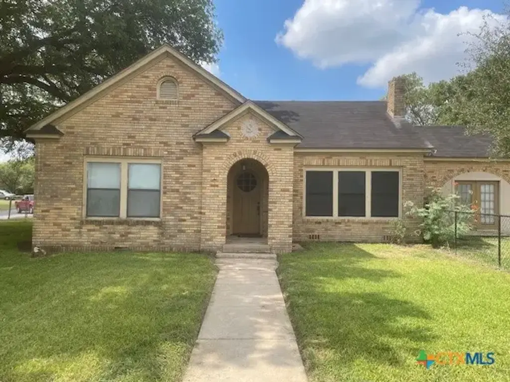 613 E Broadway Street 5, Cuero