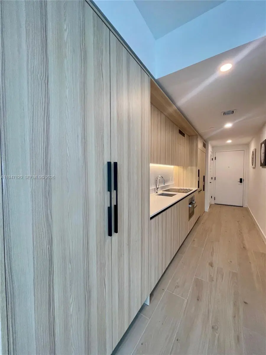 Photo of Listing #A11947620