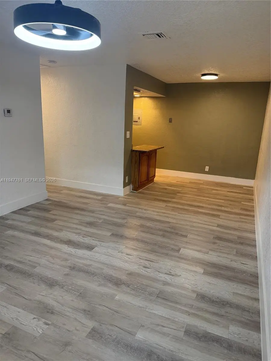 Photo of Listing #A11947761