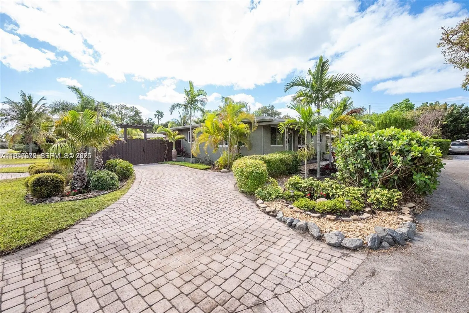 Photo of Listing #A11947675