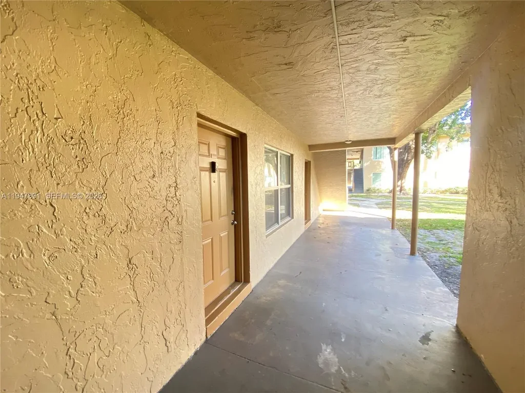 2412 Nw 39th Way 101, Lauderdale Lakes