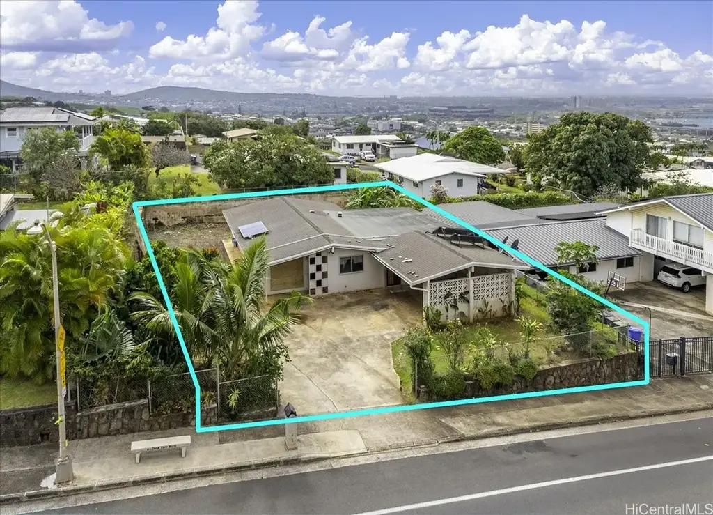 98-881 Kaamilo Street, Aiea