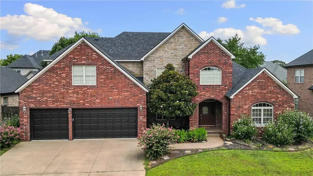 3907 Ne Cadbury Avenue, Bentonville