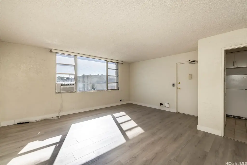 98-1030 Moanalua Road # 5-204, Aiea