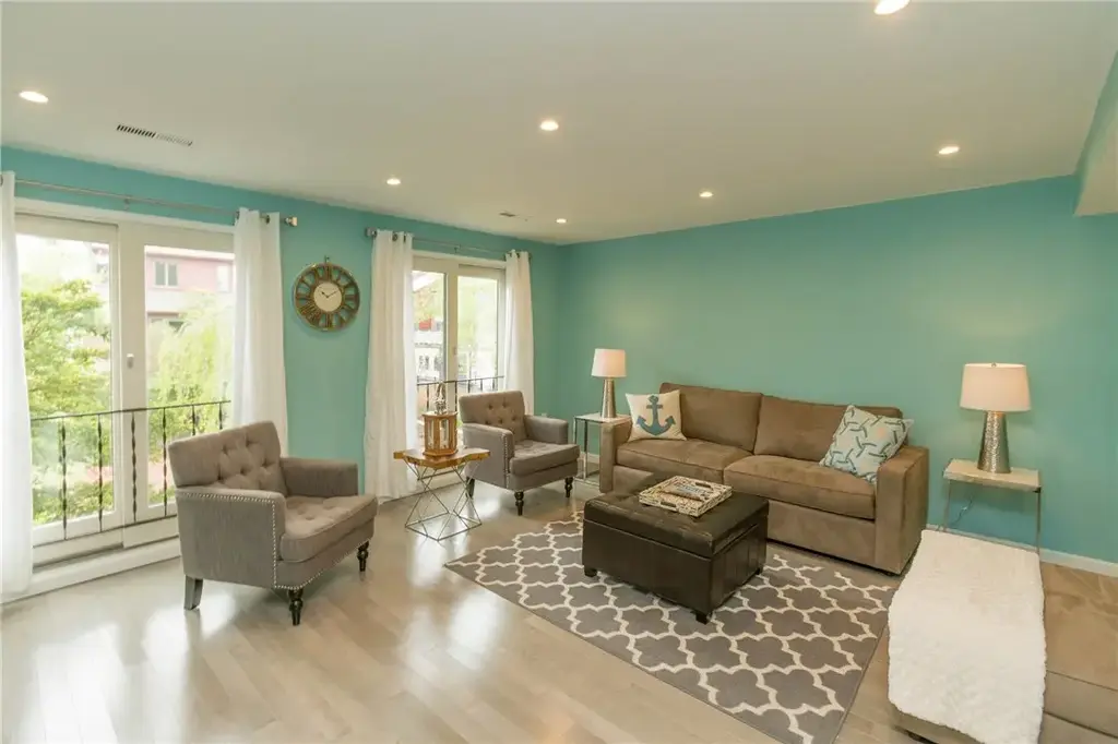 319 Swans Wharf Row, Newport