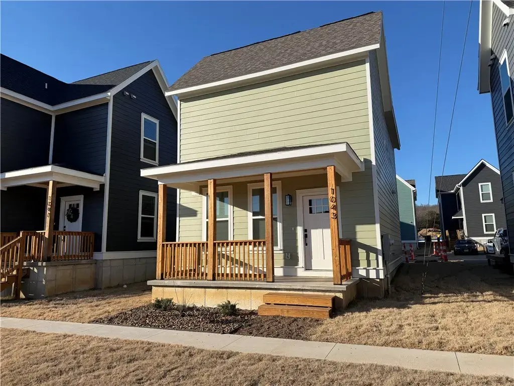 1043 S Laramie Heights, Fayetteville