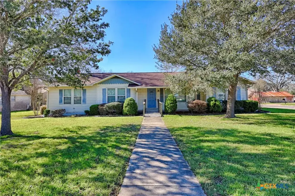 122 Ave E, Shiner