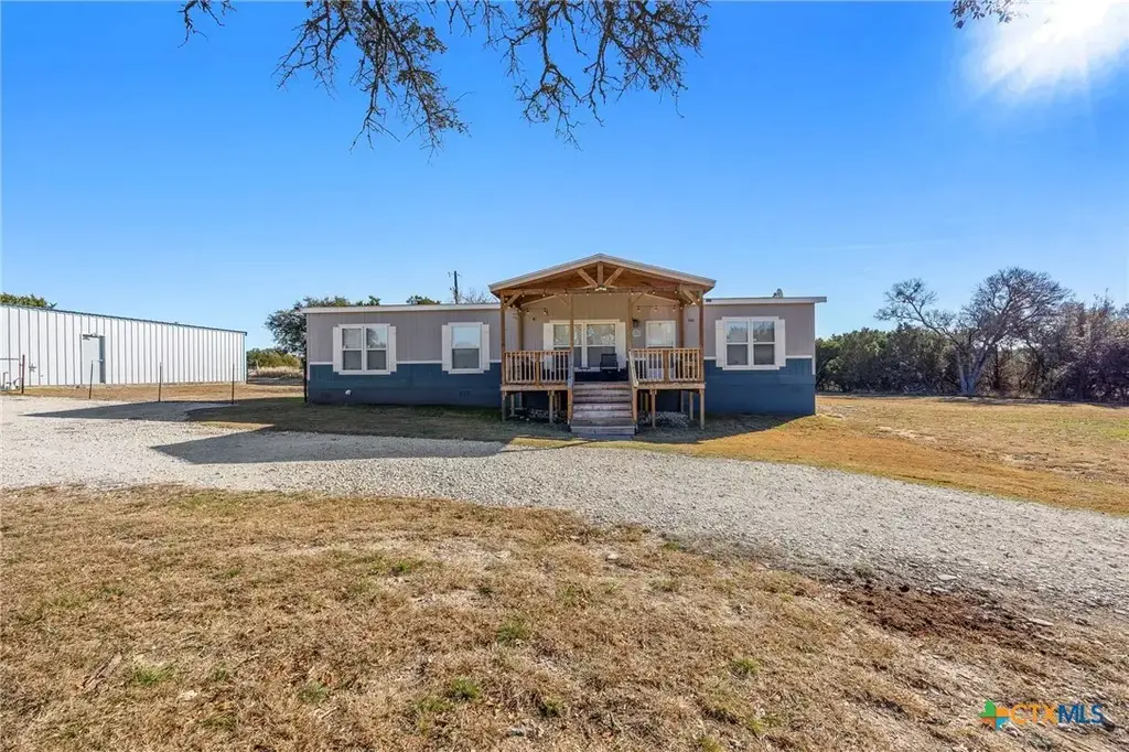 300 Private Road 3221, Kempner
