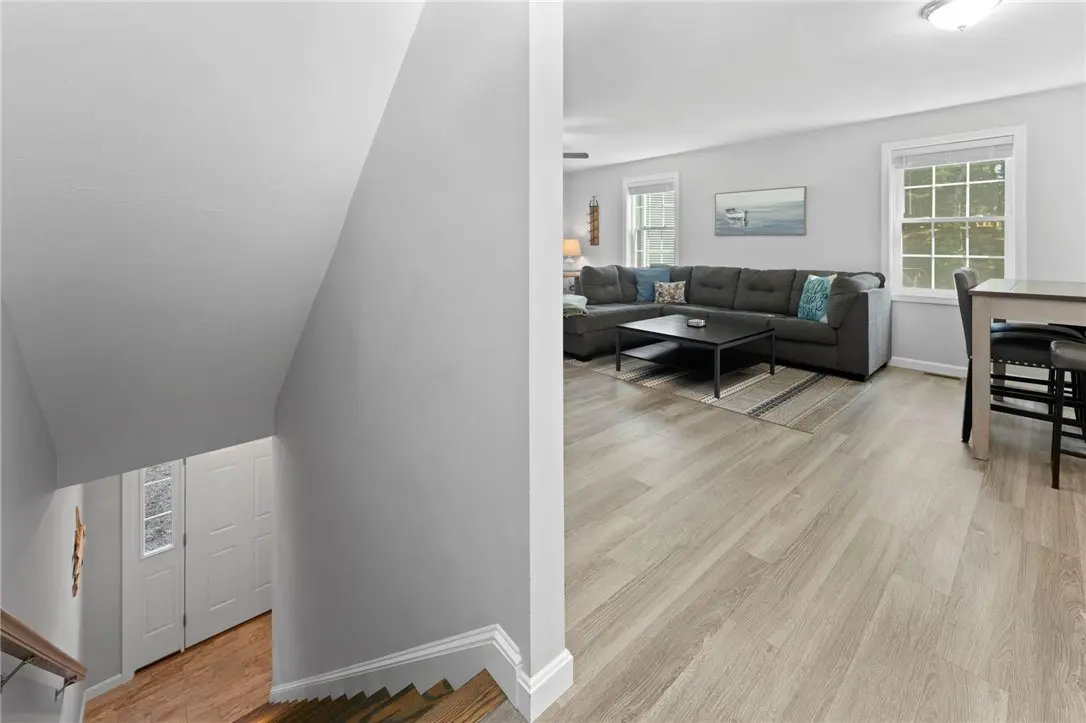 48 Stone Bridge Dr, South Kingstown