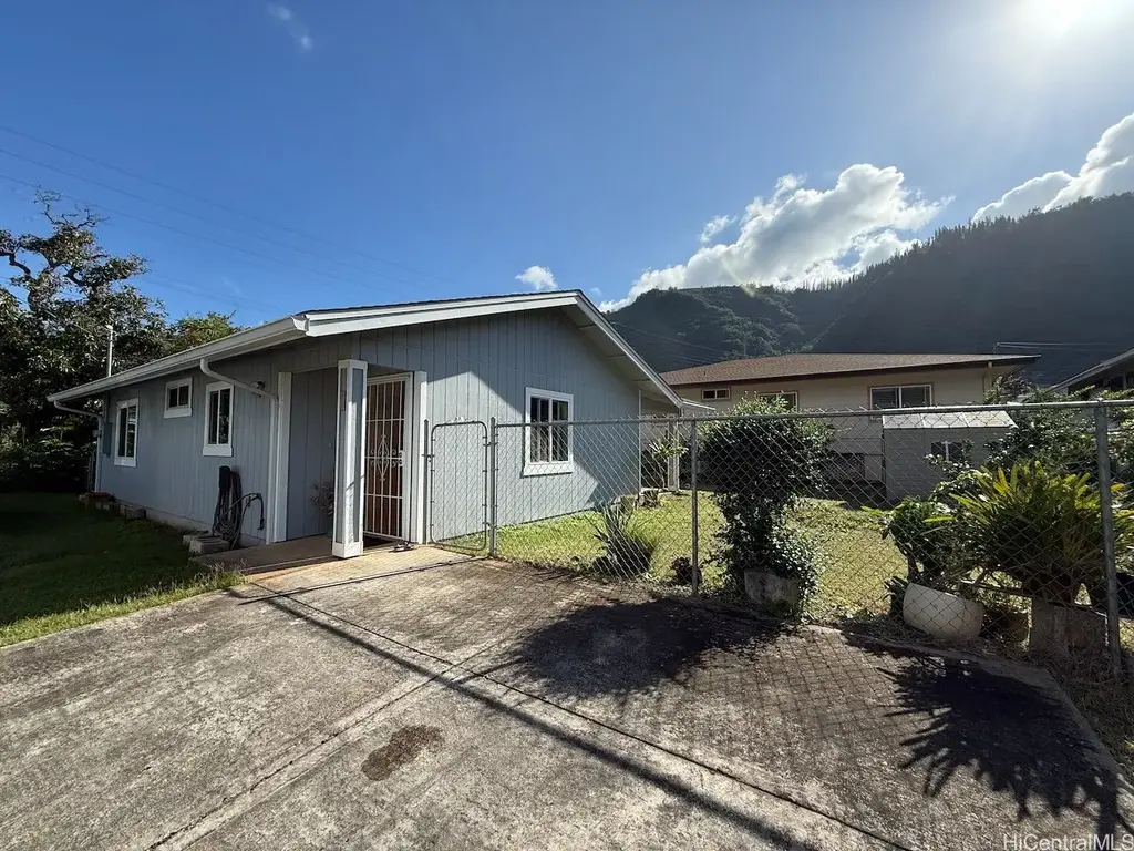 2943 Kahaloa Drive, Honolulu