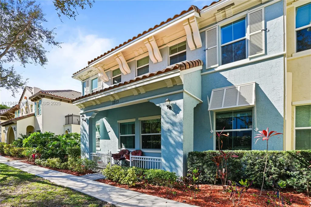 2913 Cascada Isles Way, Cooper City