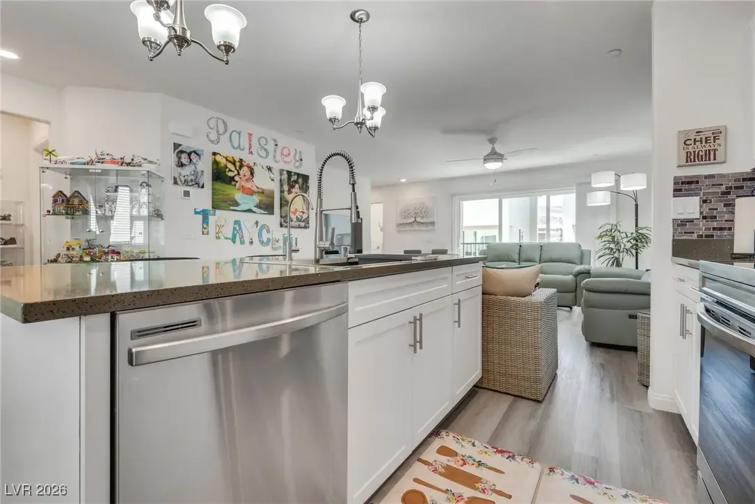 Photo of Listing #2748584