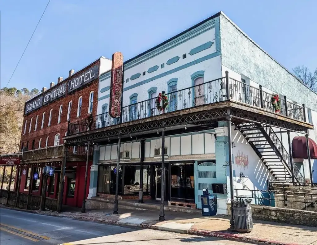 35 N Main Street, Eureka Springs