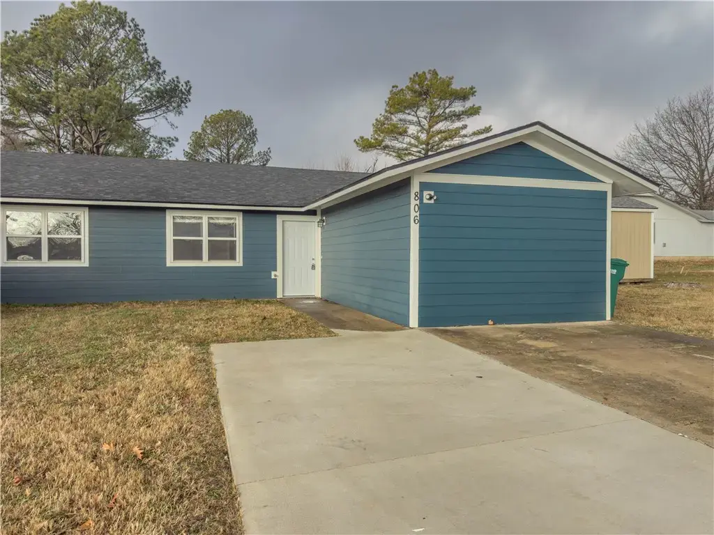 806 N 30th Street, Rogers