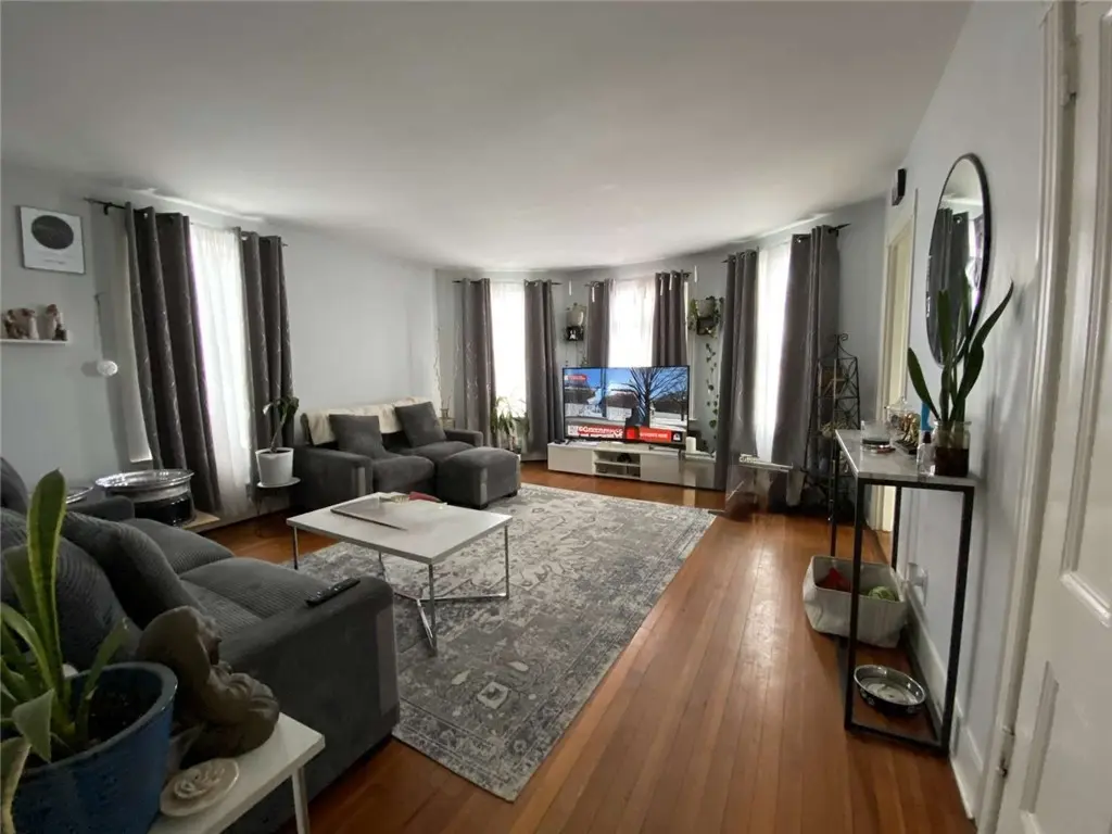 19 Vernon Ave, Newport