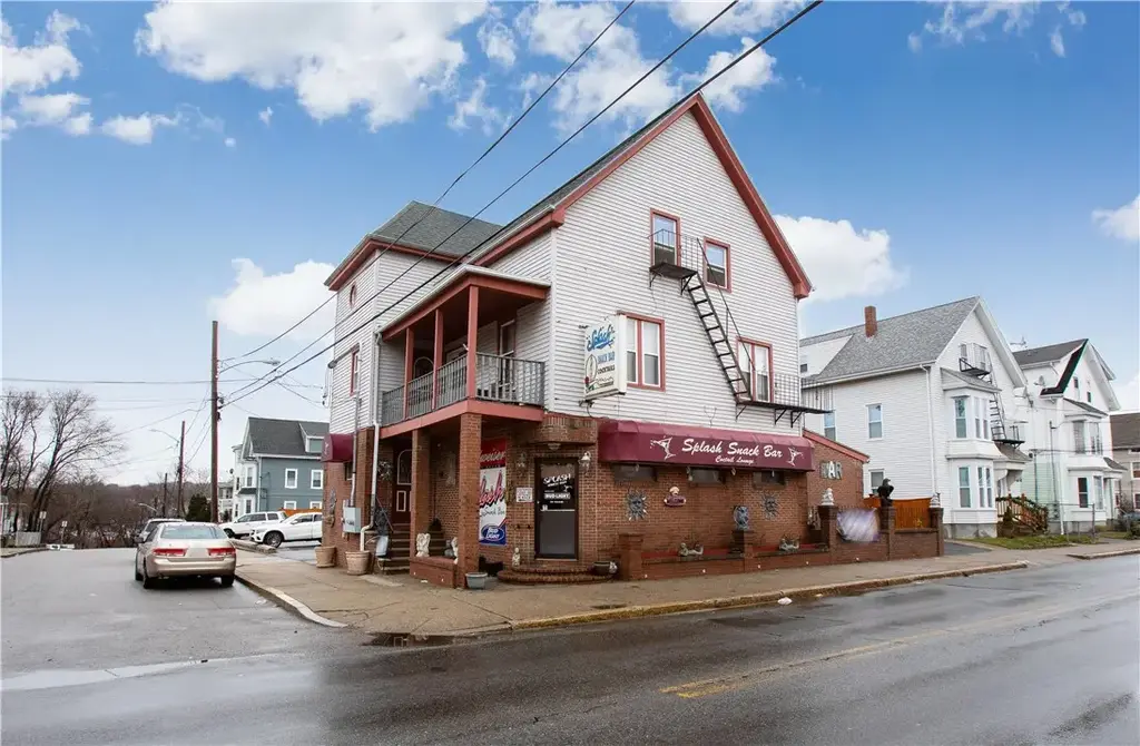 546 Lonsdale Ave, Central Falls
