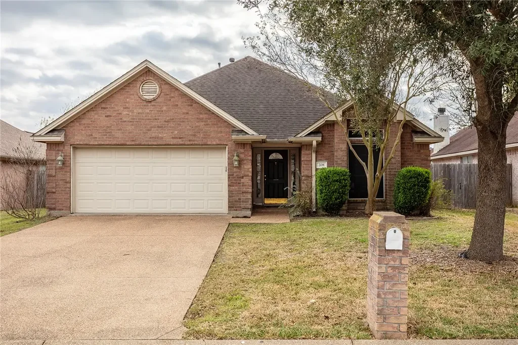 208 Bernburg Court, College Station