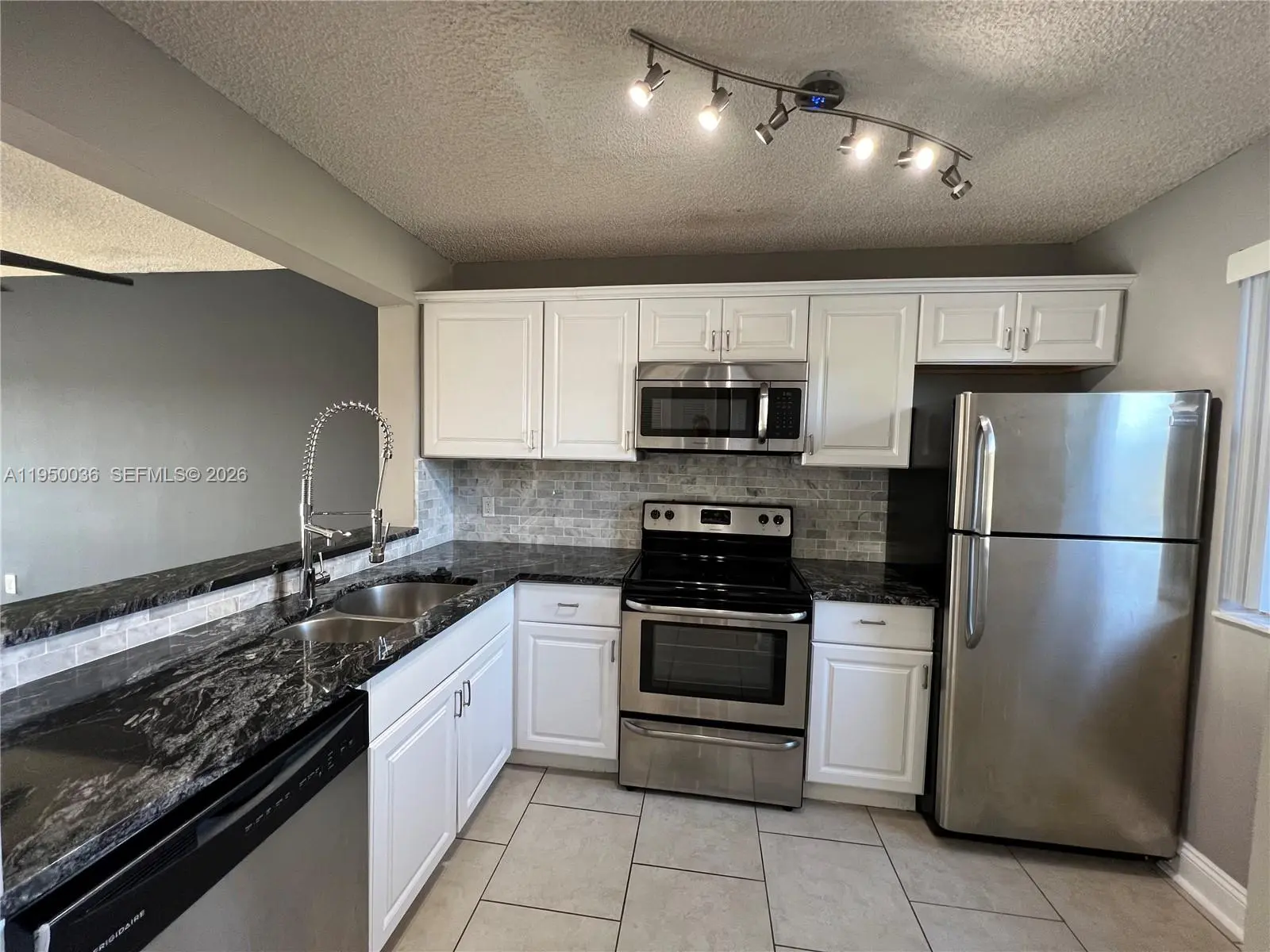 Photo of Listing #A11950036