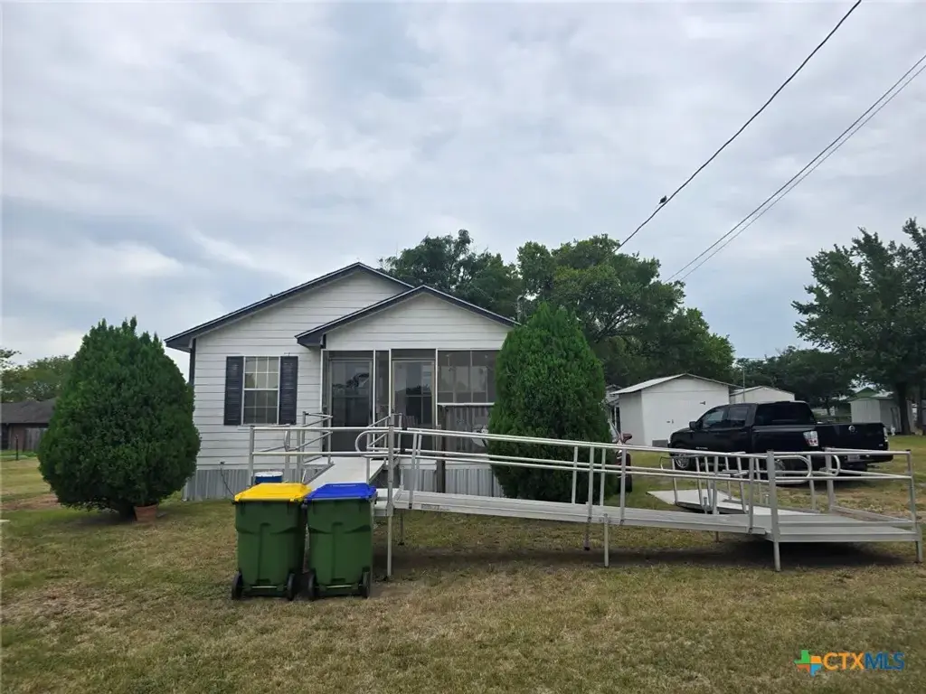 1517 School Street, Gonzales