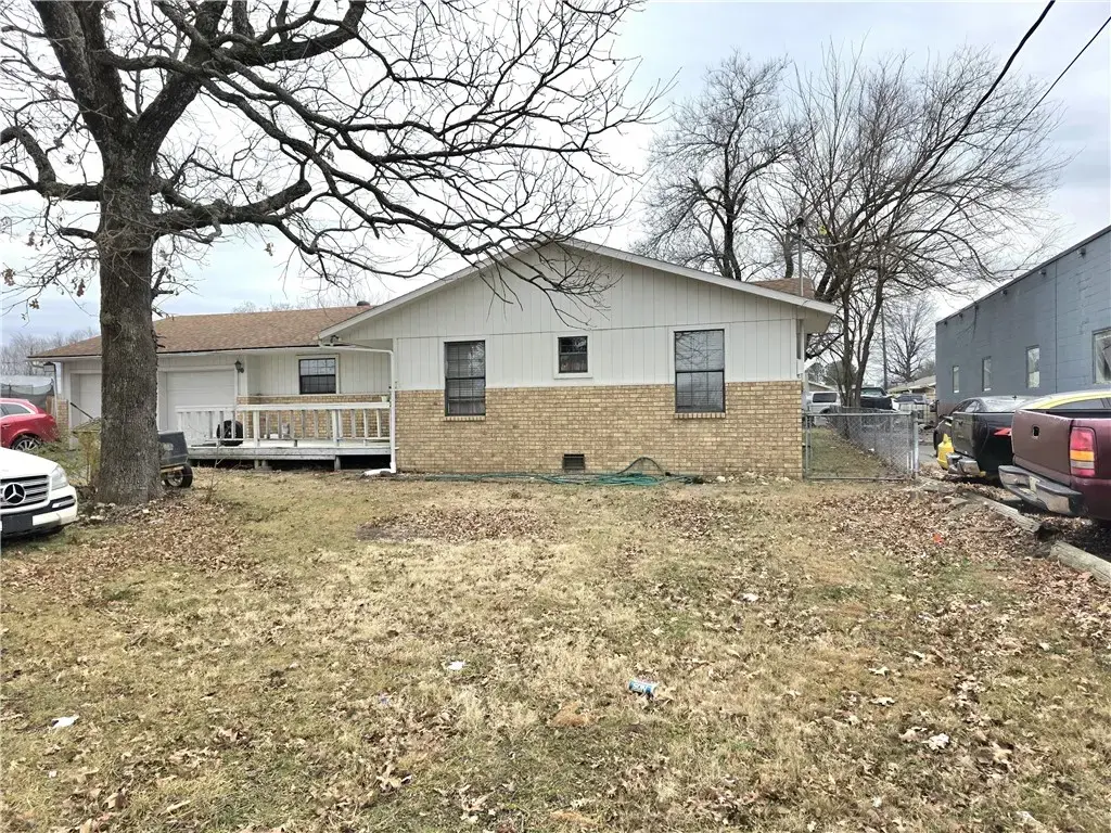 2007 W Huntsville Avenue, Springdale