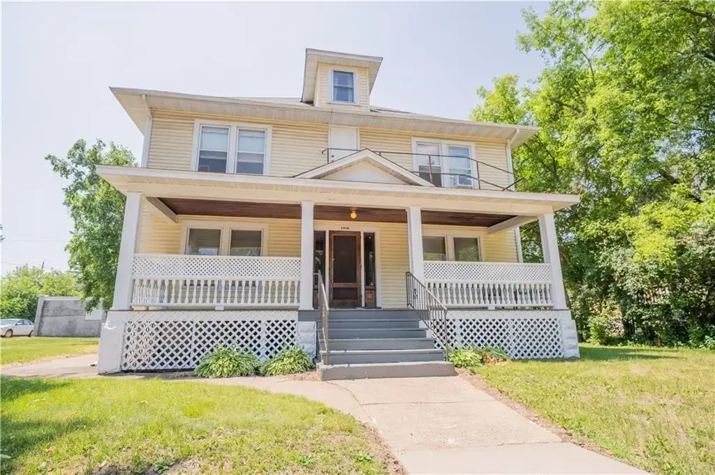 1010 S Farwell Street 1010, Eau Claire