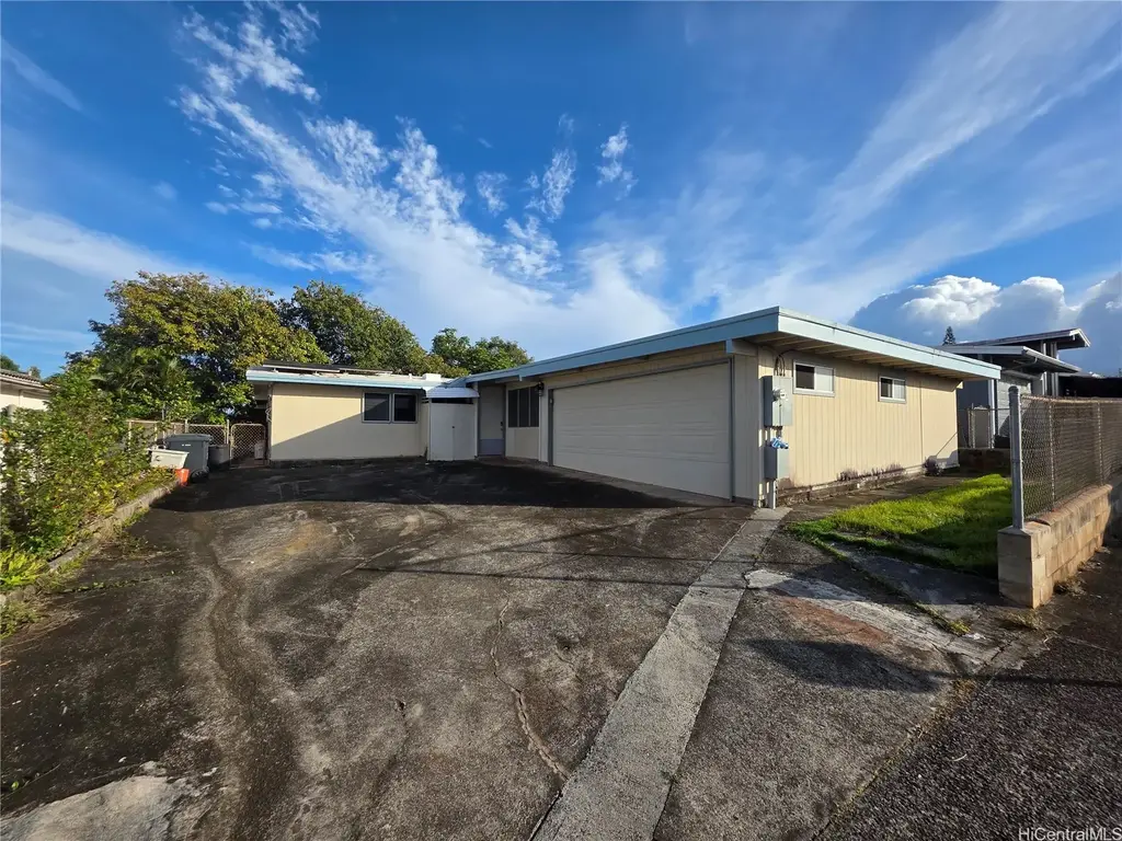 2536 Komo Mai Drive, Pearl City
