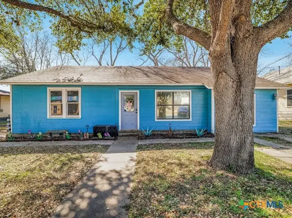 1510 N Avenue, Shiner