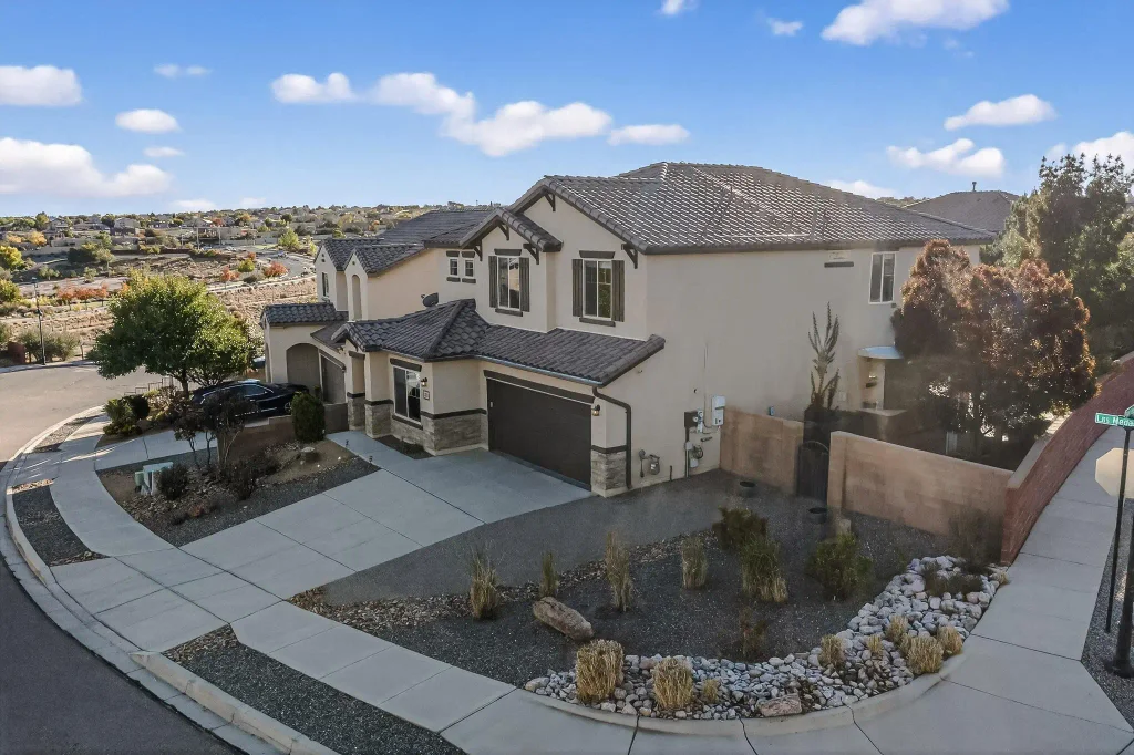 123 Las Medanales Court Ne, Rio Rancho