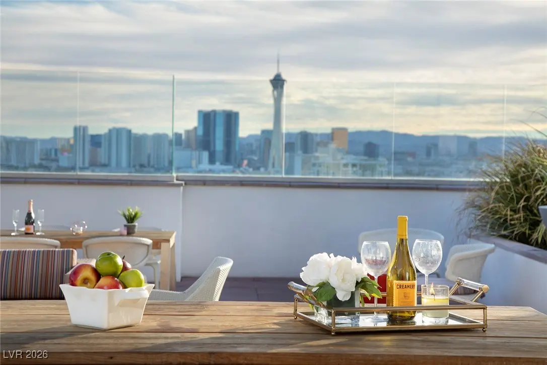 150 Las Vegas Boulevard 1707, Las Vegas