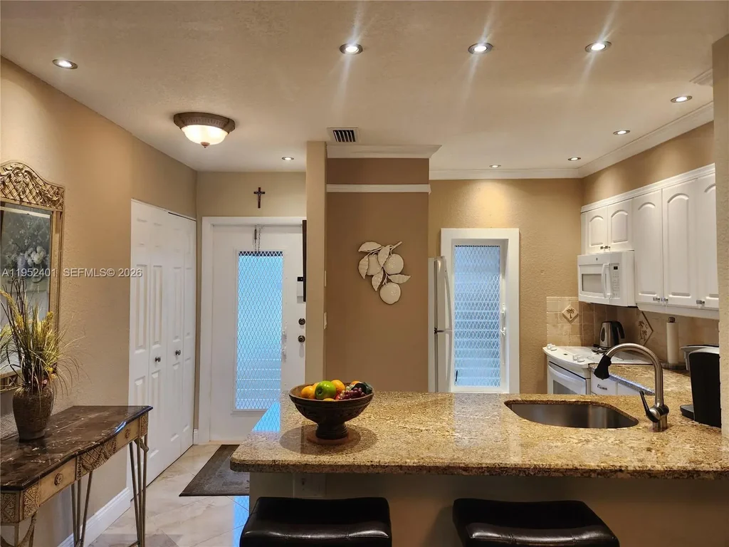 5100 Nw 35th St 101, Lauderdale Lakes