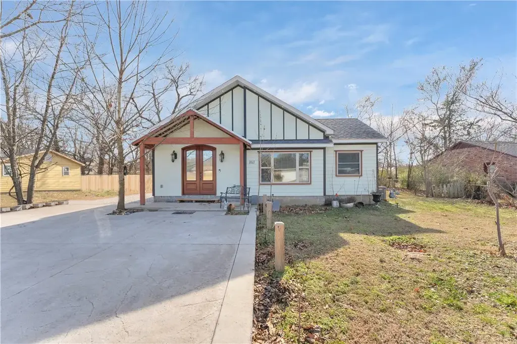 1611 W Backus Avenue, Springdale