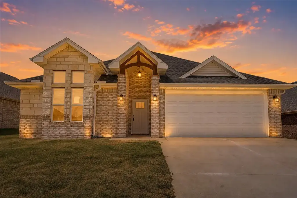 2541 Quince Court, Centerton