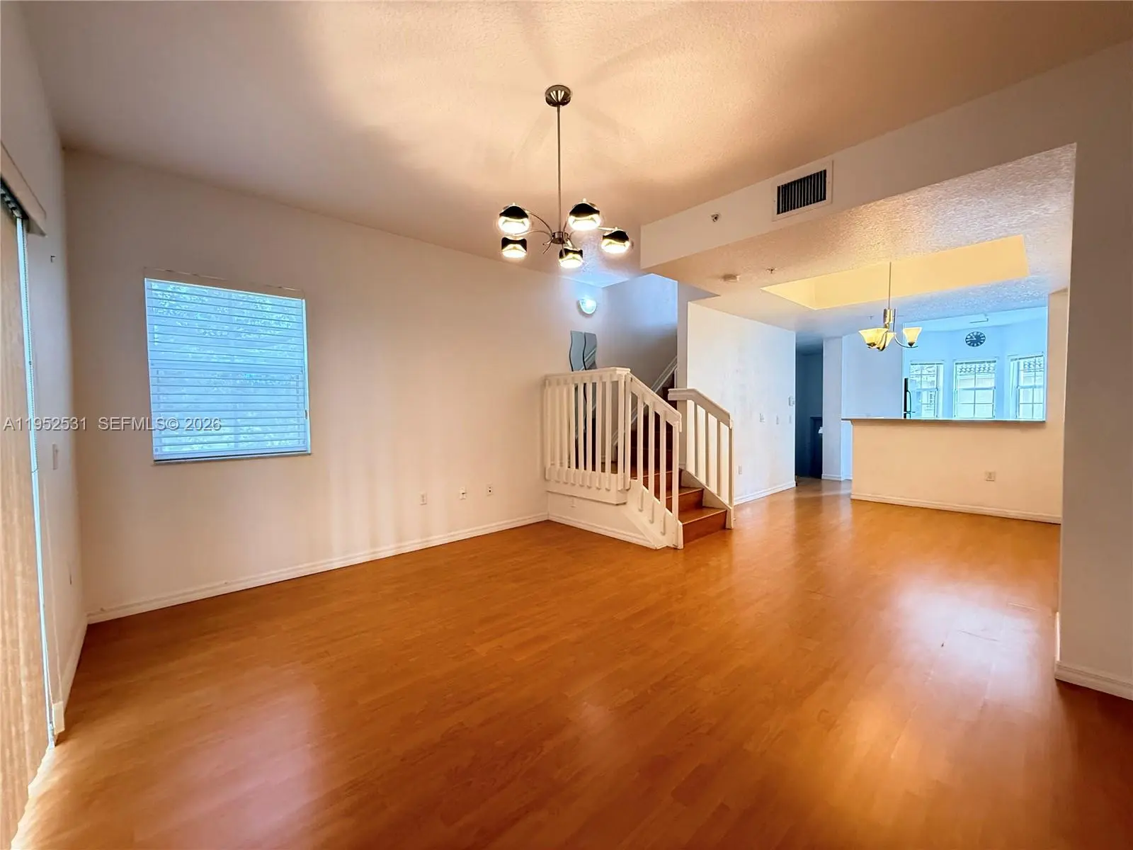 Photo of Listing #A11952531