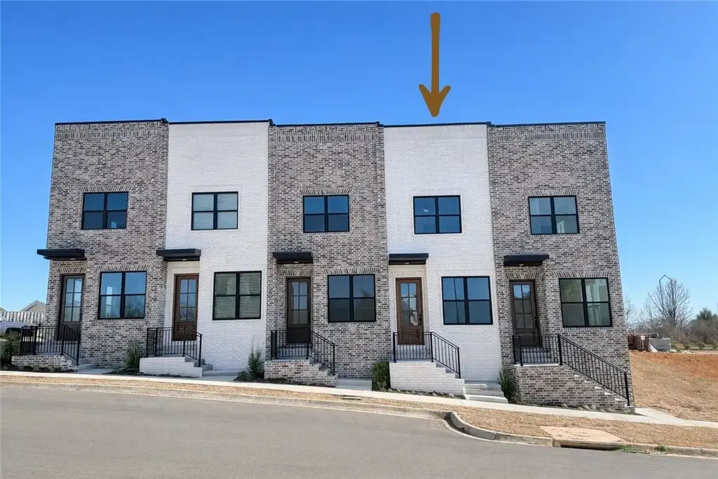2607 S 30th Street, Rogers