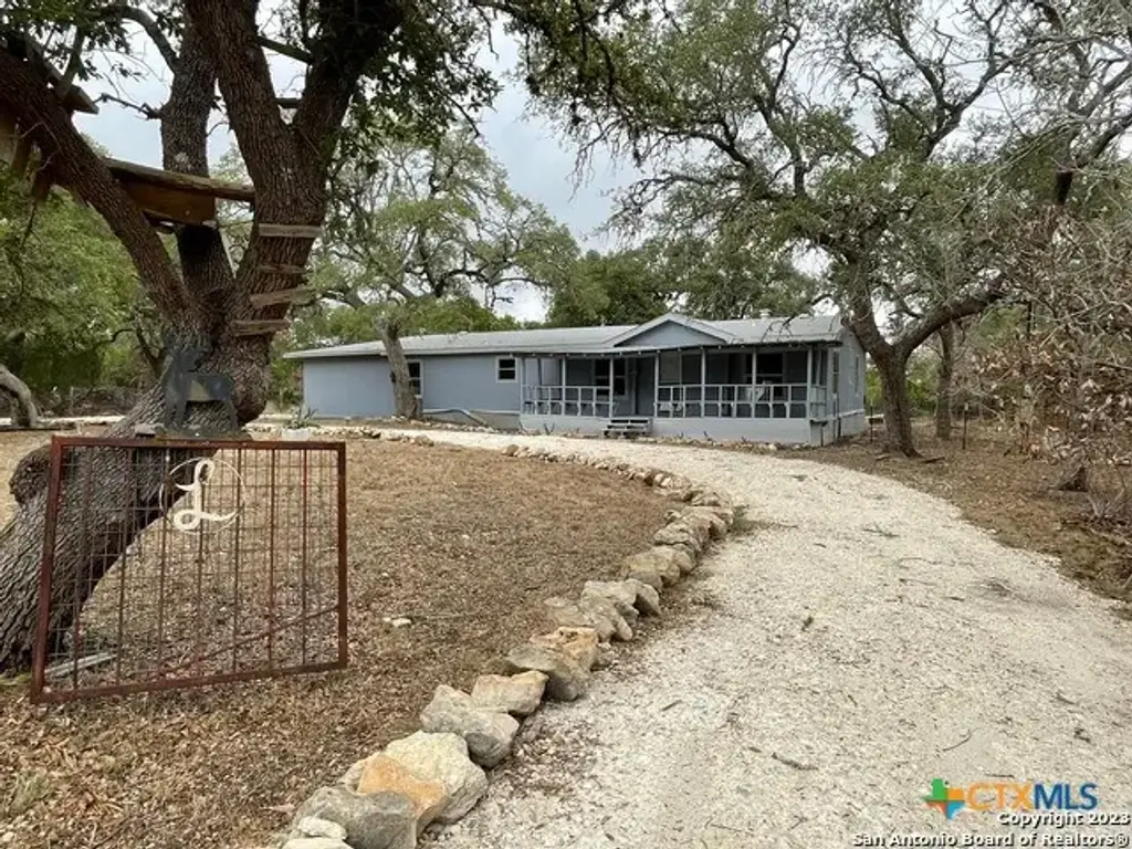 125 Pecan Drive, Spring Branch