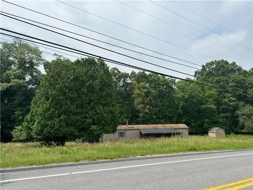 5676 Pa 711, St Clair