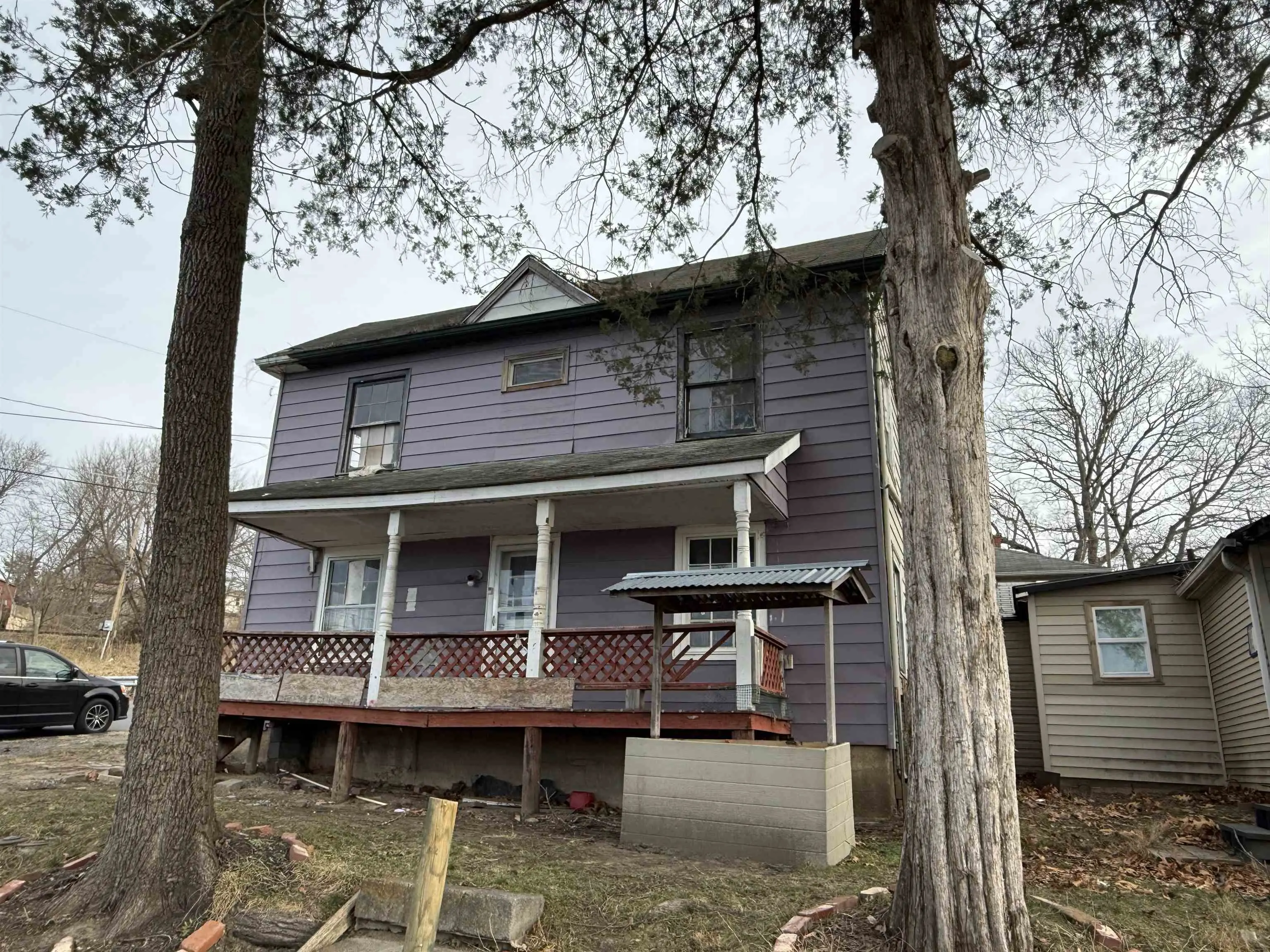 813 7th St, Waynesboro