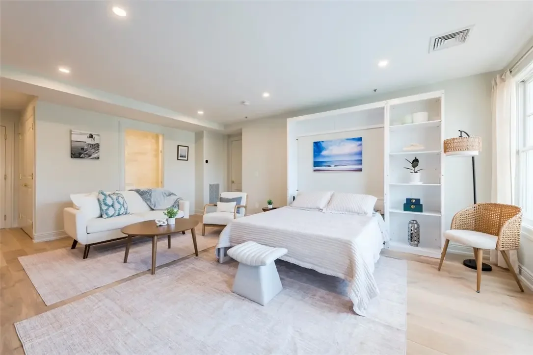 10 Brown & Howard # 102, Newport