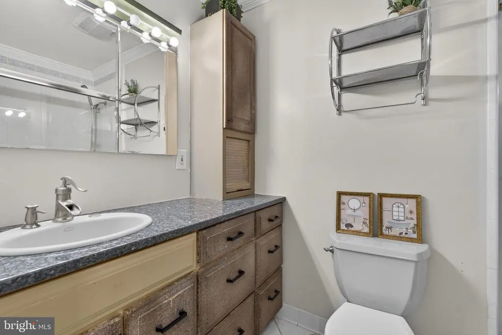 8487 Botha Rd, Warrenton