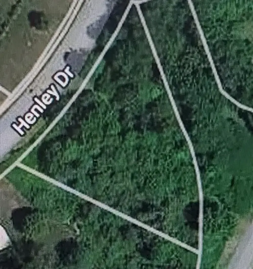 Lot #23 Henley, Center