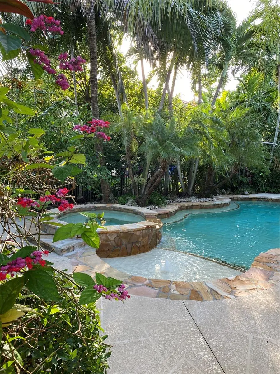 Photo of Listing #A11953089