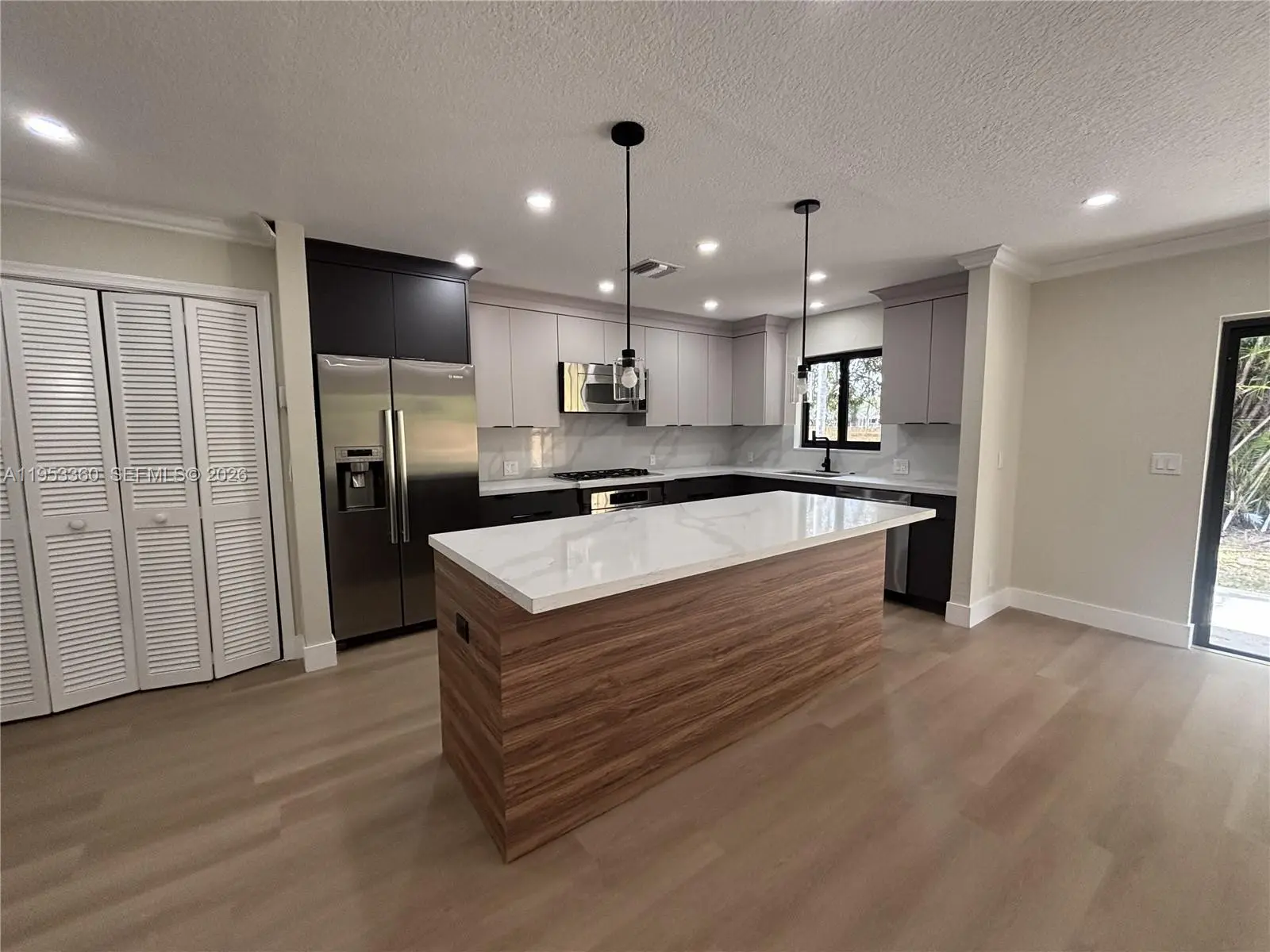 Photo of Listing #A11953360