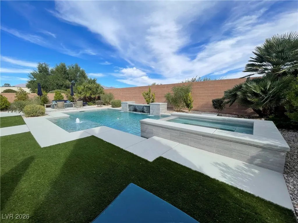 Photo of Listing #2748332