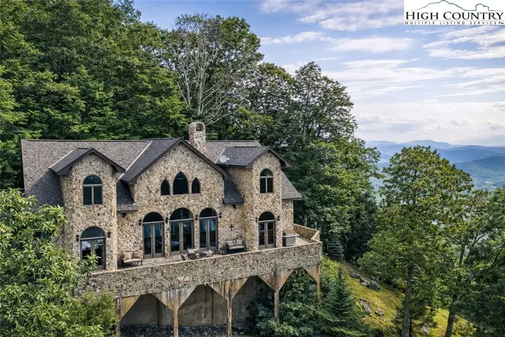 530 Howards Knob Road, Boone