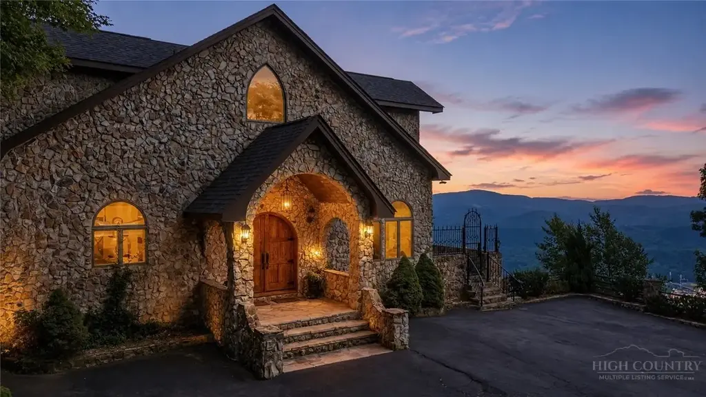 530 Howards Knob Road, Boone