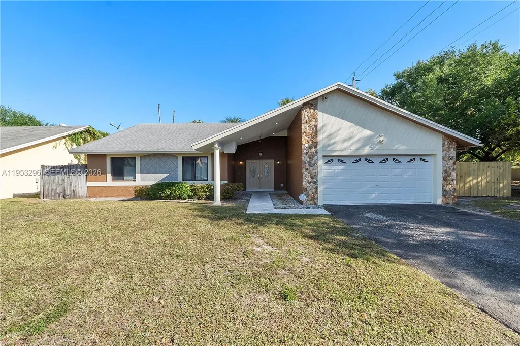 8201 Nw 53rd St, Lauderhill