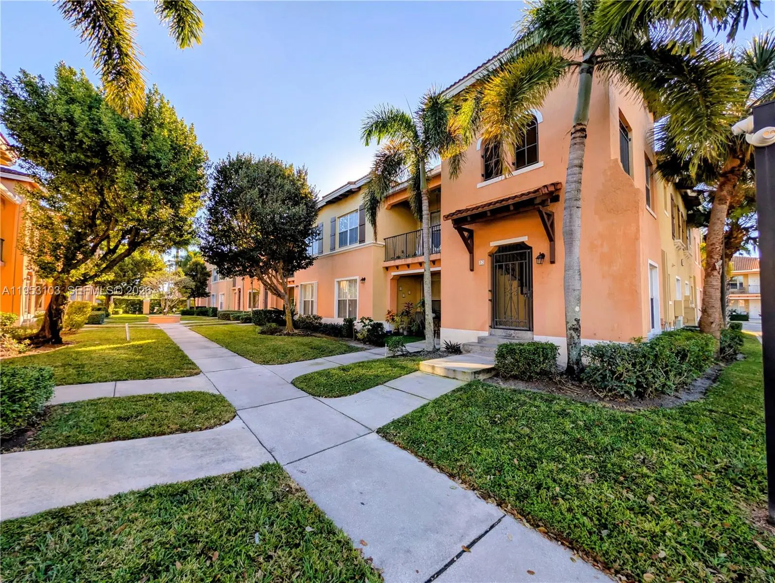 Photo of Listing #A11953103