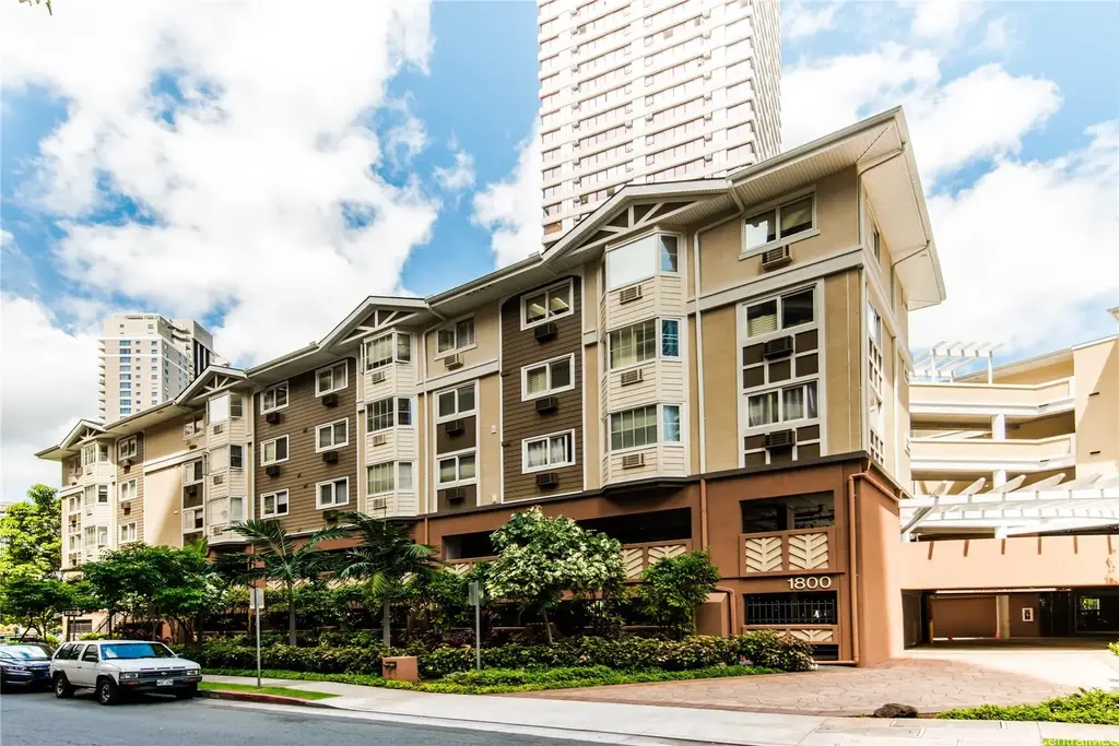 1820 Kaioo Drive # A406, Honolulu