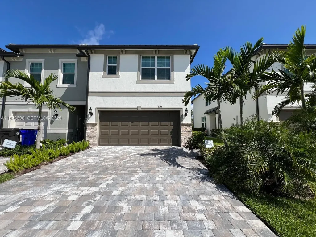 3235 N Watercress Dr, Lauderdale Lakes