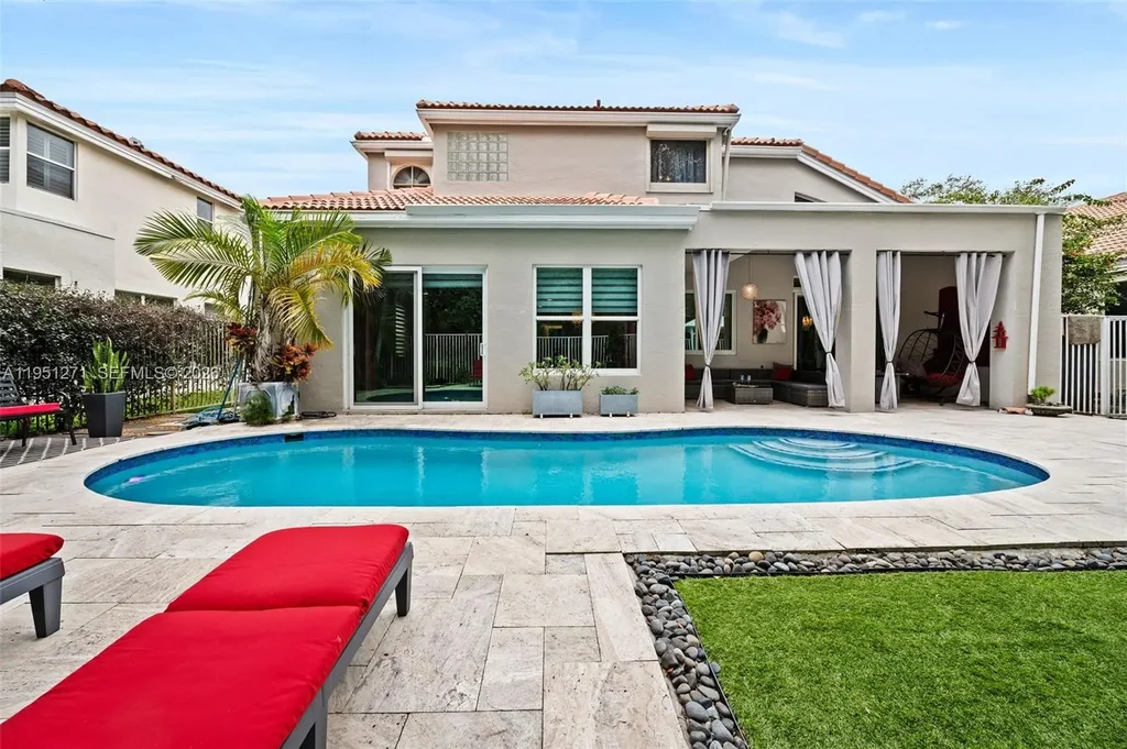 11070 Minneapolis Dr, Cooper City